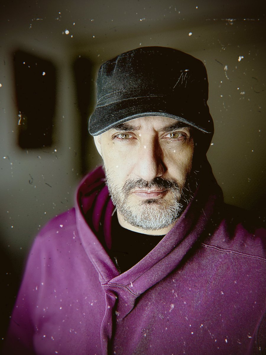 carlospulido_mx's tweet photo. Noviembre 1º, 2023. #yo #me #selfie #greeneyes #49yo #grayhair #anxiety #depression #beard #MentalHealthMatters https://t.co/Zqe4BU5Ao2