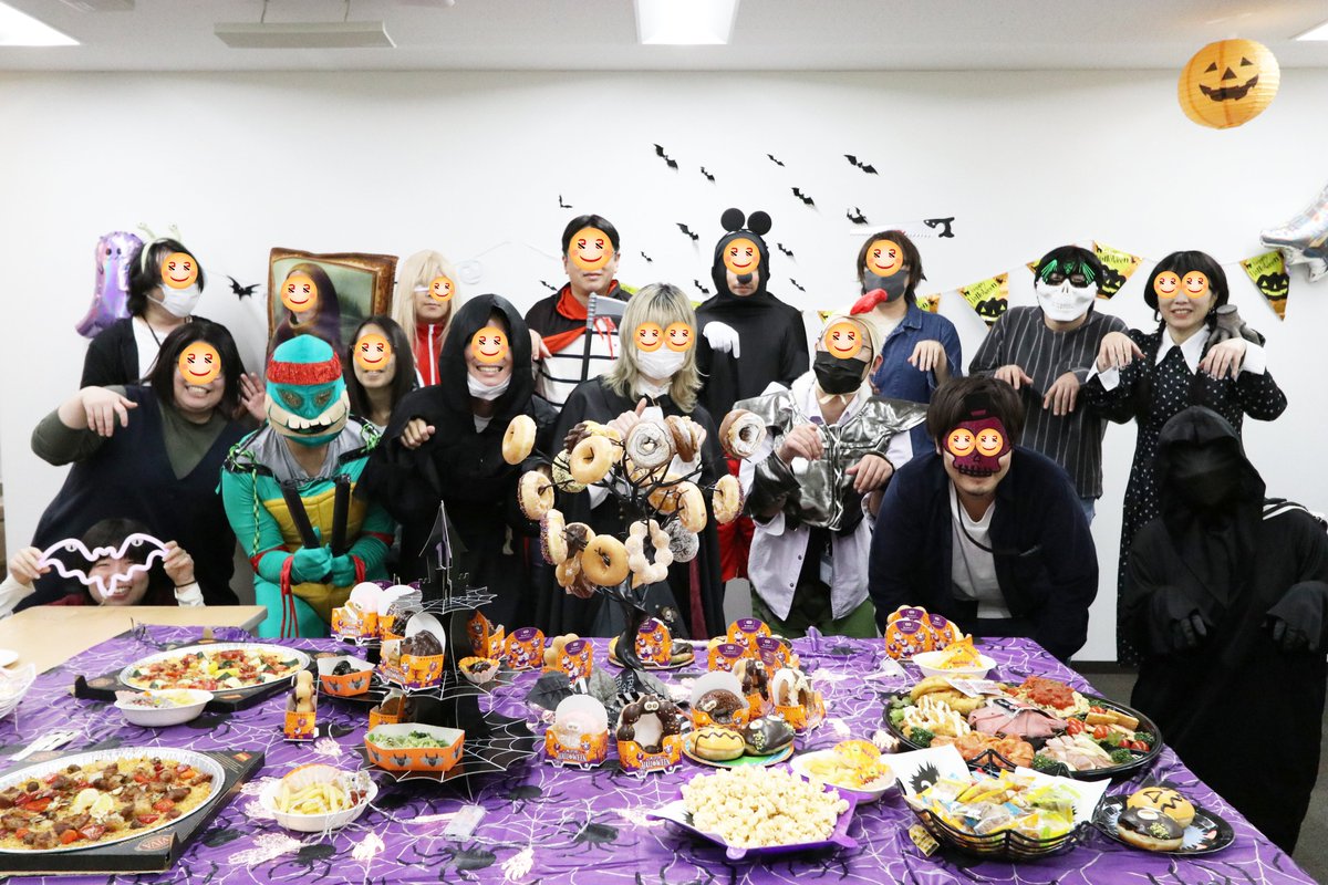 StudioRCoLtd's tweet photo. 広報です✍️
先日、ハロウィンパーティーが開催されました🎉
今年も出向者の方含め、多くの方が仮装されてました😍
#ハロウィン
#パーティー
#StudioR #スタジオアール #映像制作 #3DCG #VFX #モーションキャプチャ https://t.co/jArmGU5xmj