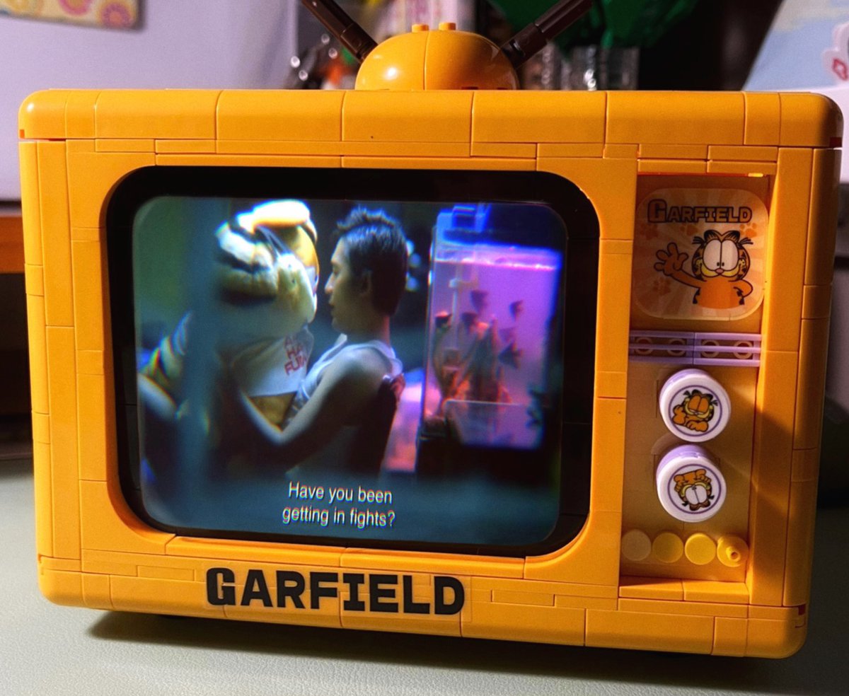 ecto_fun's tweet photo. chungking express on the garf tv https://t.co/JiHKHk2x4c