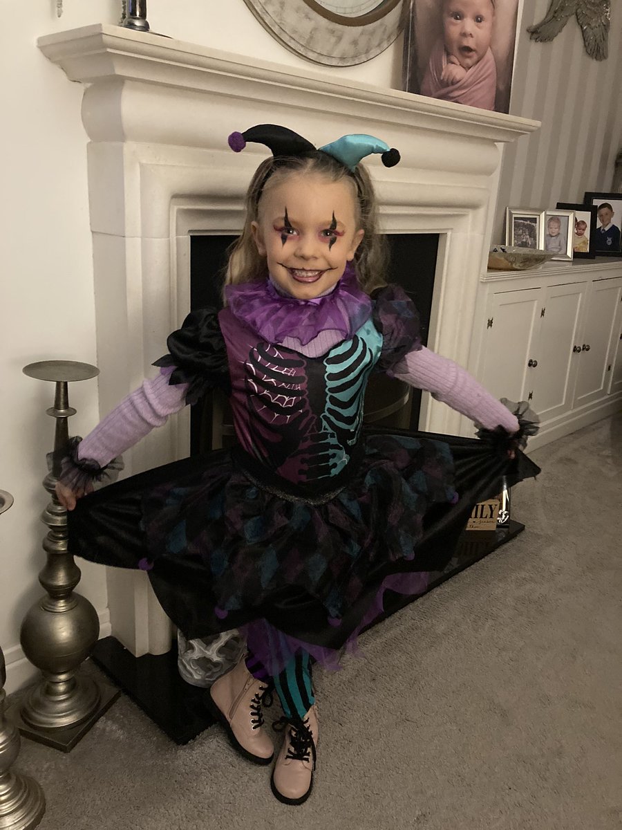 winter_demim's tweet photo. How can she be scary when shes this cute ♥️🎃 late to the party 🎉 #Halloween2023 @stannesrcp https://t.co/KMuolctlqR