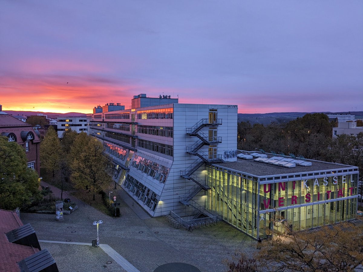 migoller's tweet image. And another beautiful day starts at @uni_kassel.

@StadtKassel #dawn #perfectview #office