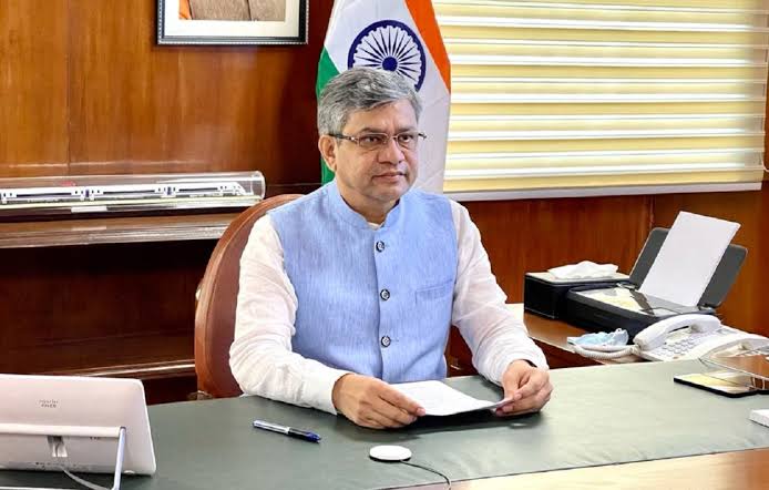 📍𝐘𝐚𝐯𝐚𝐭𝐦𝐚𝐥-𝐌𝐮𝐫𝐭𝐢𝐳𝐚𝐩𝐮𝐫-𝐀𝐜𝐡𝐚𝐥𝐩𝐮𝐫📍
 शकुन्तला रेल्वे के समन्ध मे बॉम्बे उच्च न्यायालय में प्रलम्बित रिट याचिका के लिए याद दिलाने  का आज का 24 वा दिन । 🙏
#FarmerSuicides
<a href="/AshwiniVaishnaw/">Ashwini Vaishnaw</a>
<a href="/RailMinIndia/">Ministry of Railways</a> <a href="/CMOMaharashtra/">CMO Maharashtra</a> <a href="/Dev_Fadnavis/">Devendra Fadnavis</a>