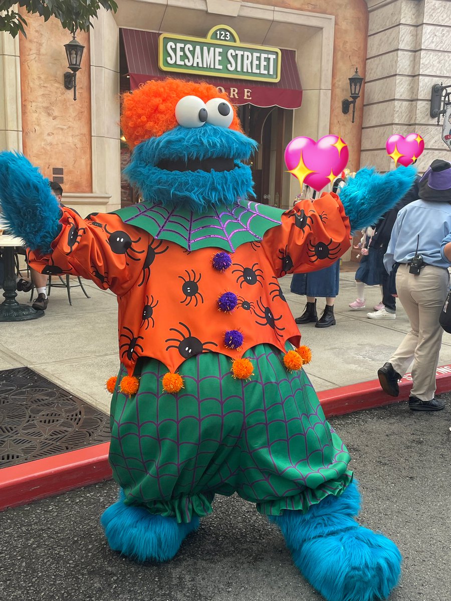 samy_usj's tweet photo. 今日はたくさん会えたよ！
お誕生日おめでとう🎂🎊🎉

#USJ #USJハロウィン #USJファン https://t.co/Z9EkOJ4MGt