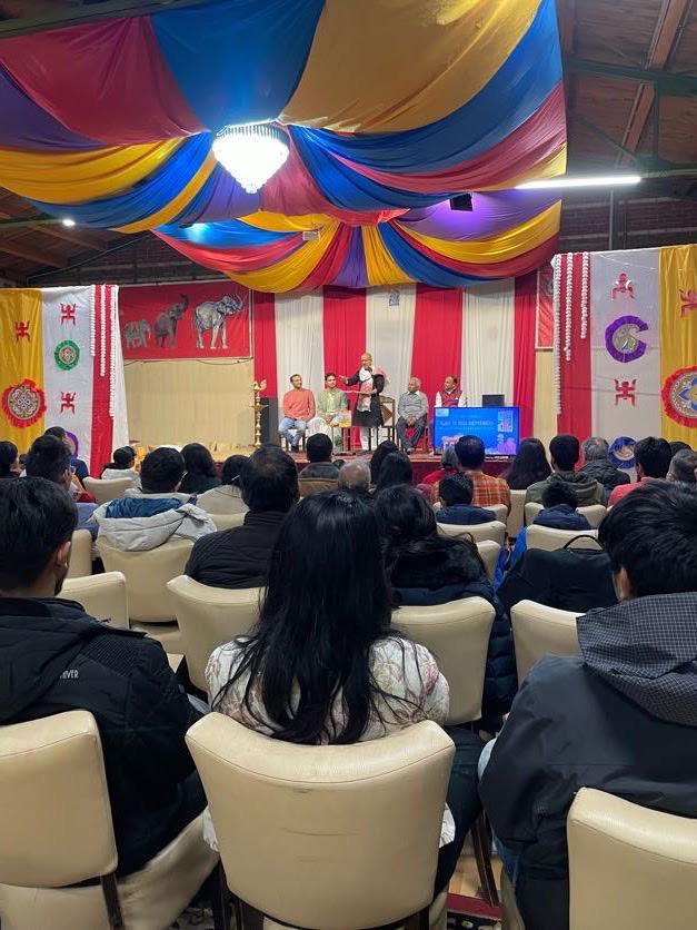 shantanug_'s tweet photo. Namastey Germany 🇩🇪 🙏

Grand launch of “Ajay to @mYogiAdityanath” 📚 in Ganesh Temple 🪔, at Berlin, Germany.

There is a very vibrant indian 🇮🇳 diaspora in Germany. Later visited the Brandenburg Gate, German Parliament &amp; remains of the Berlin Wall. https://t.co/deXxPmgjjw