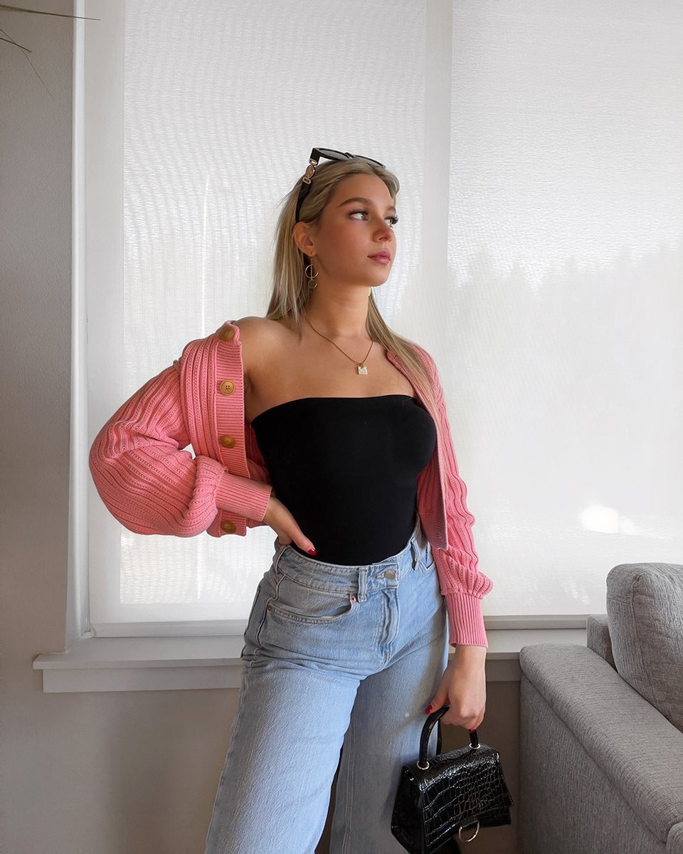 joyshaper's tweet photo. Feeling cute and chic in our adorable bodysuit!🖤
Obsessed with such a refreshing look from @ melinaxzay in our bodysuit. 🙌
#joyshaper #joyshapertryon #bodysuitstyle #shapewear #howtostyle #skimsalternative #basicoutfit #casualwears #basicstyle #ootd #amazonfashion #hotsale https://t.co/0fVqw9i0tS