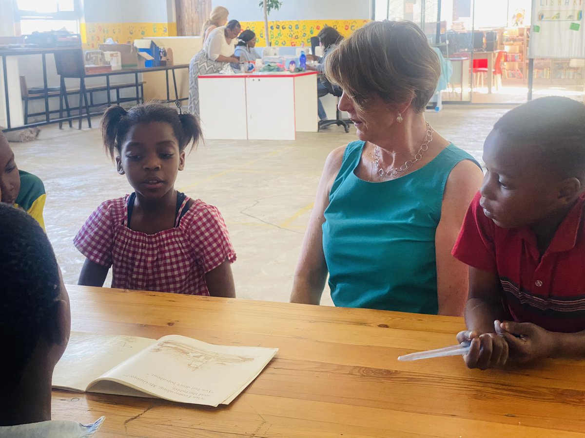 DlalaNje's tweet photo. #DlalaVolunteerDay
Today we share the #PonteLove for Bev Schultz🫶🏽
A passionate #DlalaVolunteer since 2022, Bev secured the donation of an entire library to @dlalanje📚
#DlalaVolunteers #Volunteering #ReadingIsLeading #Reading #ReadingTime #ReadersAreLeaders #ReadingCommunity https://t.co/tGt1sowrJu