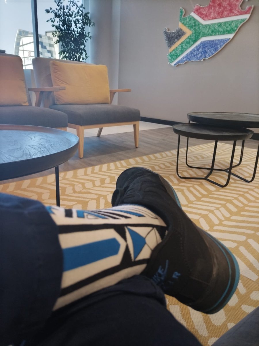 Official_Bampoe's tweet photo. The office is my playground😎 #OfficeFun #UlwandlesCollection #smcsocks  Cc: @smccollection https://t.co/rF68VsHMl3