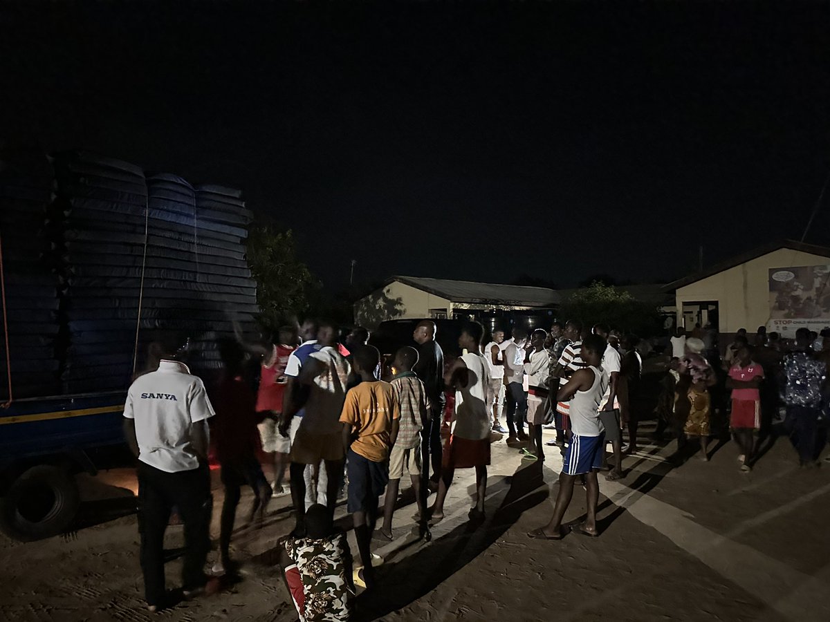 S_OkudzetoAblak's tweet photo. Last night, I supervised a mop up exercise in our displaced camps with the objective of handing out new mattresses to VRA-induced flood victims who may not have benefited from our earlier mattress distributions. 

As the most affected constituency in the country with as many as 21 displaced camps and 12,633 displaced persons according to official NADMO statistics, we are determined at ensuring that no relief item lies idle while people suffer.

It was a terribly traumatizing night for me — no human being deserves to live in classrooms, particularly after losing everything they have toiled for all their lives. 

I shall not relent in seeking JUSTICE for my devastated constituents.

May God help us. 🙏🏾