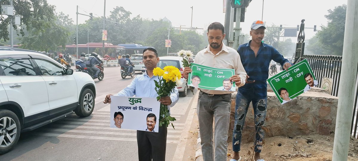 MLA_Mehrauli's tweet photo. CM @ArvindKejriwal द्वारा दिल्ली में प्रदूषण रोकने की खास मुहिम यु��्ध प्रदूषण के विरुद्ध
जिसके तहत @MLA_NareshYadav के नेतृत्व में महरौली के लाडो सराय मेन रेड लाइट पर आज दिनांक 2 नवंबर 2023 दिन बृहस्पतिवार को रेड लाइट ऑन गाड़ी आफ कैंपेन की शुरुआत की गई।
#RedLightOnGaadiOff https://t.co/rAXvRdfuKS