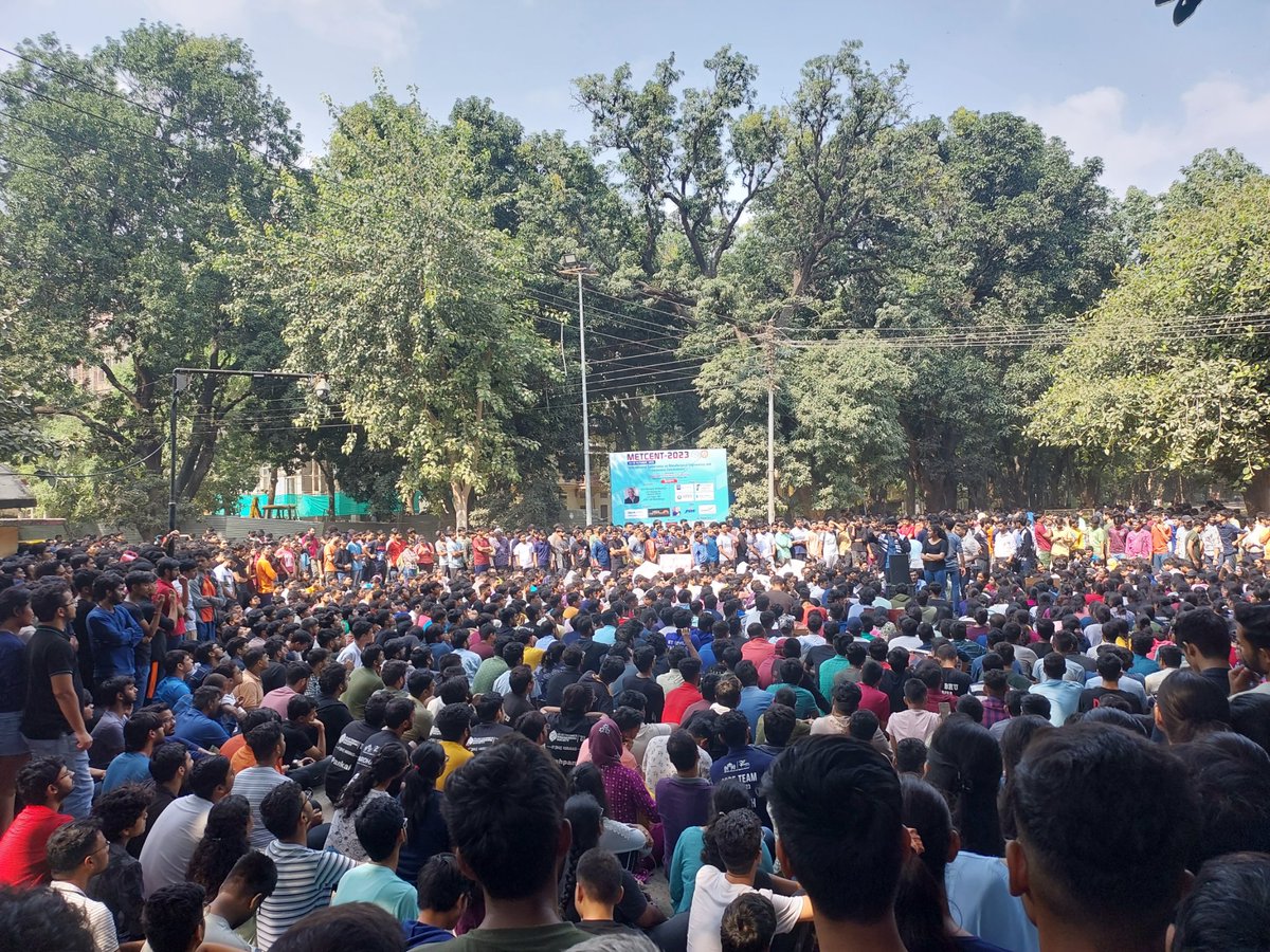 Grinzypino's tweet photo. #IIT = Indian Institute of Threats ??
#iitian #India #education
Girls at iit get molested everyday here and they call it Institute of National Importance?? https://t.co/x3lQxn5eSk