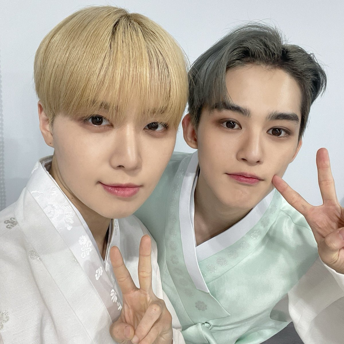 TO1_members's tweet photo. [#재윤]
우리 제유 생일 축하한다🎉 네 생일 많이 남았다고 한 게 어제 같은데 시간 진짜 빠르네,, 항상 곁에서 나를 재밌게, 어이없게 때론 흐뭇하게 웃게 해 줘서 고맙고 앞으로도 쭉 옆에서 그래줘 ㅎㅎ https://t.co/QjCK2X1yEQ