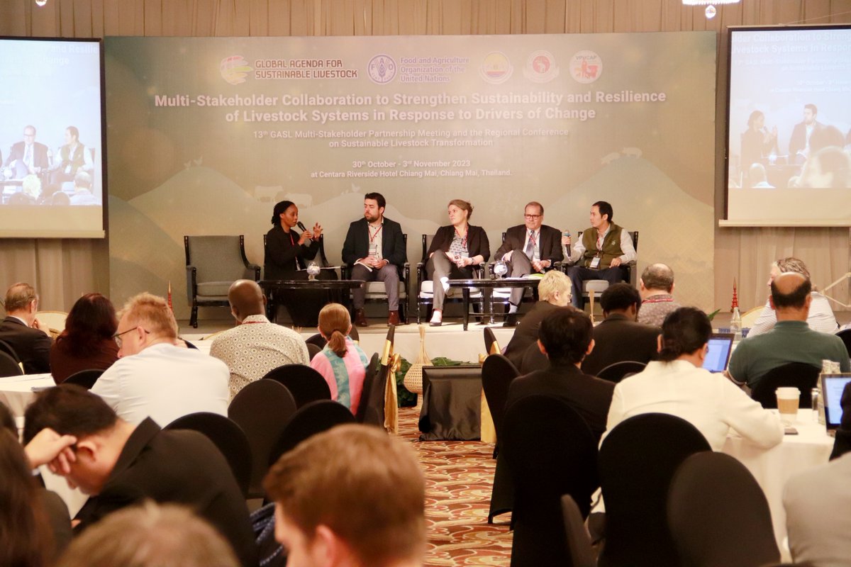 chinguyencomms's tweet photo. 🌍 Day 4 of #GASL2023 unveiling environmental drivers shaping livestock systems. Two dynamic panels explore impacts and integrated responses. Discussions ignite on innovative solutions in feed, pasture, biogas, and more🌱
#SustainableLivestock @ILRI
#FAORAP #DLD #ChiangmaiUni https://t.co/yoipkiz7I5