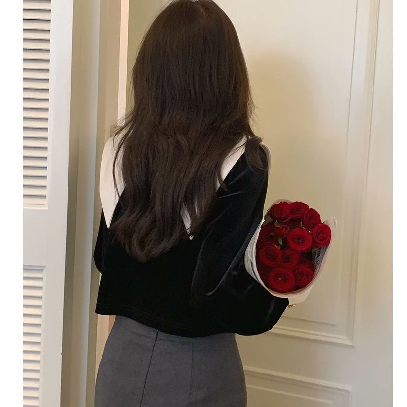 Không có gì mạnh mẽ hơn được một người vẫn tiếp tục dịu dàng dù thế giới chẳng hề dịu dàng với họ. 
P/s: cố lên cô gái. Vất vả cho em rồi.