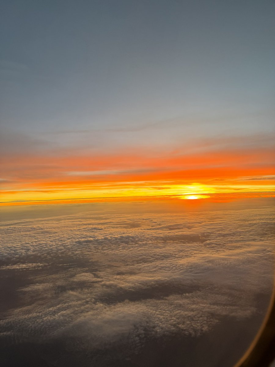 Değerli Dost ! İstediğin kadar düşün, planla veya çekin. Evren sonunda seni olacağın yere doğru itiyor. Zaman senin yanından metronun vagonları gibi geçerken durduğun yer neresiyse oradan biniyorsun, karşılaştıklarını böylece belirliyorsun. İçgüdü, rastlantı veya şuur ile de olsa