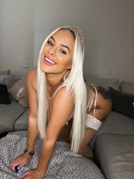 Bent over for you like a good girl 🥰😍 https://t.co/Qlj1wGffTV