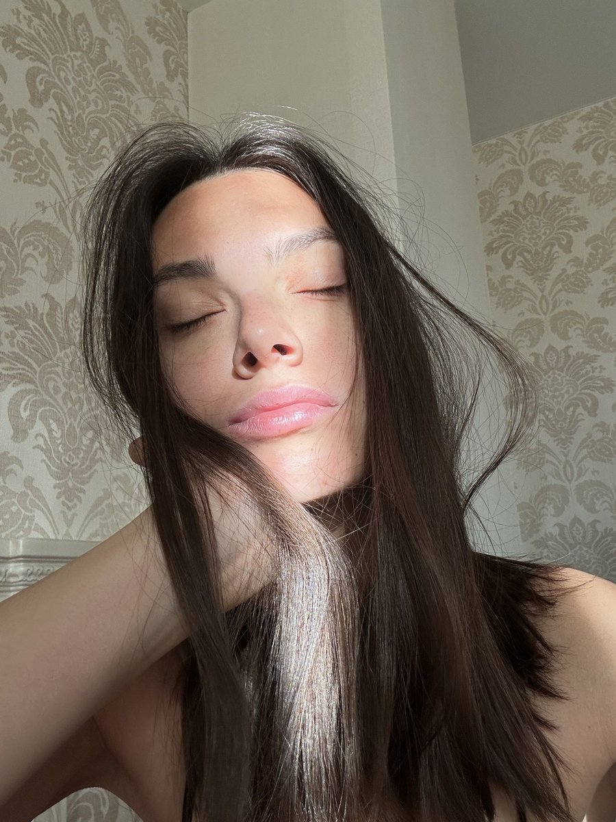 Всем привет) у меня всё хорошо, только хотелось бы немножечко больше спать😄✌🏼