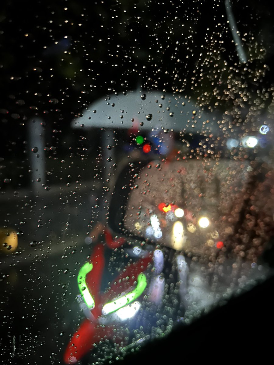 ShelaM_IMAGES's tweet photo. When it rains https://t.co/3NNxRUHAy8