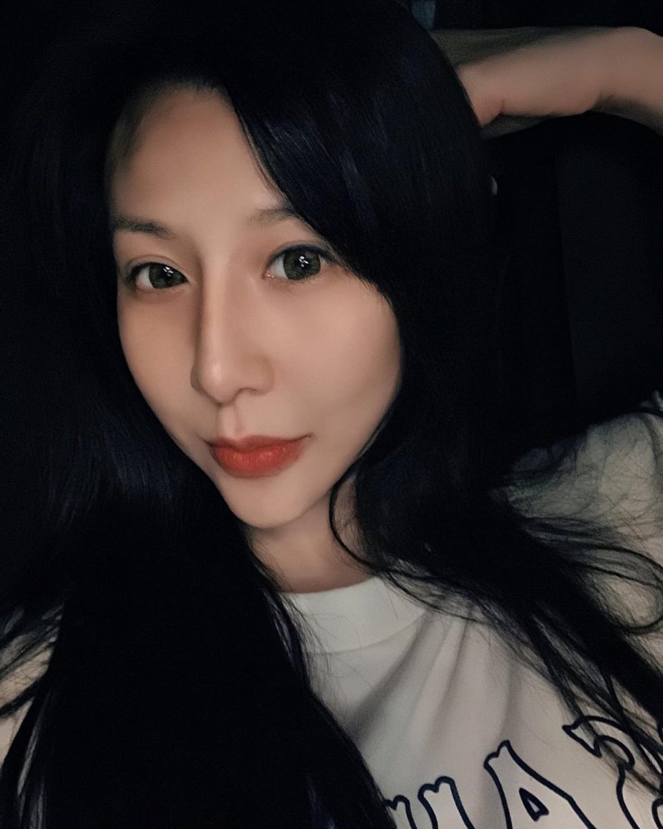 我叫李瑤來自香港   我是一個性格開朗的女孩子， 卻沒有等我等待的人出現在我面前點擊找我加我WS～  url008.xyz/a/eyDGiQUD5165