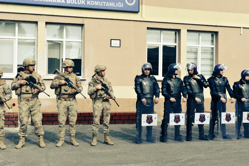 infazkoruma4bli's tweet photo. Nevşehir E Tipi Kapalı Ceza İnfaz Kurumu'nda OHAL Tatbikat'ı düzenlendi.

Genel İdari Hizmetler sınıfında olan Büro Personeli

İnfaz ve Koruma Memuru 
#infazvekorumamemuru
#ohal #tatbikat #cezaevi
@adalet_bakanlik @yilmaztunc
@ctekurumsal @YavuzEnis https://t.co/RvUvxFuupO