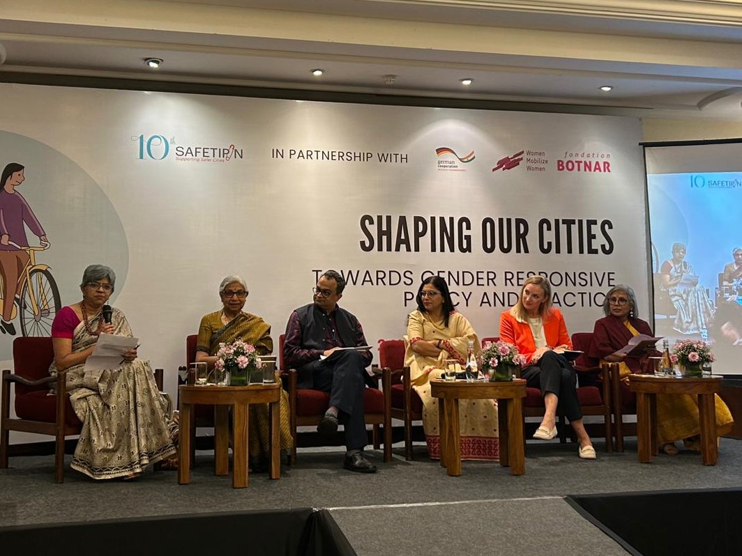 safetipin_'s tweet photo. Plenary on Gender &amp; Urban Governance-Shailaja Chandra Former Chief Secretary Delhi, Nandita Baruah @Asia_Foundation, @IllgenInsa Project Director GIZ, Meera Sundarajan Team lead &amp; Gender &amp; M&amp;E Expert @chennaicorp, Anand Iyer Chief of Policy &amp; Insights @Janaagraha1 #feministcities https://t.co/TZlGBjwybv