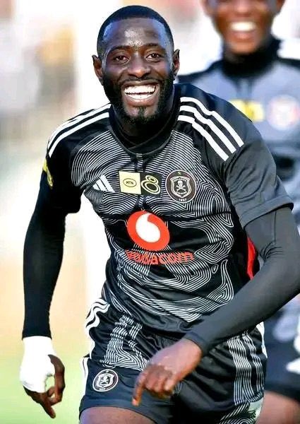 makwande_m's tweet photo. Deon Hotto has been consistant on the left flank for Orlando Pirates. Work rate 💯 https://t.co/9spqhzWTDt