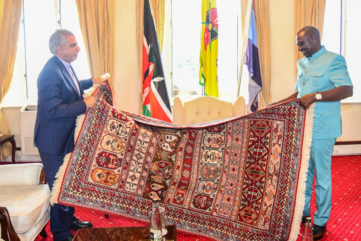 WilliamsRuto's tweet photo. Bid farewell to Iranian Ambassador to Kenya, Dr. Jafar Barmaki, State House, Mombasa. https://t.co/ApsU9GBWhj