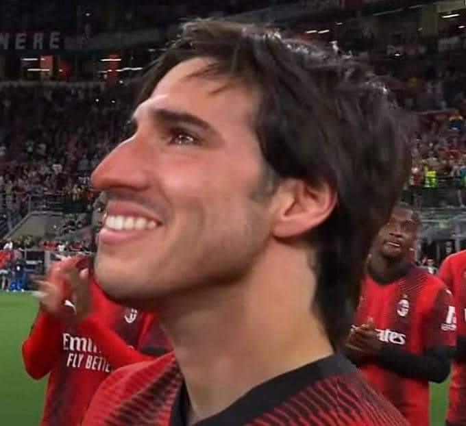 Kea_Mosolotsane's tweet image. I need R2500 to settle my debt with my landlord
Im an nsfas benefitiary, but i stil need to settle half of my deposit with her to secure the place again for next year as is my final year.
I know im talking to a wall, gots no one to tell my problems to.