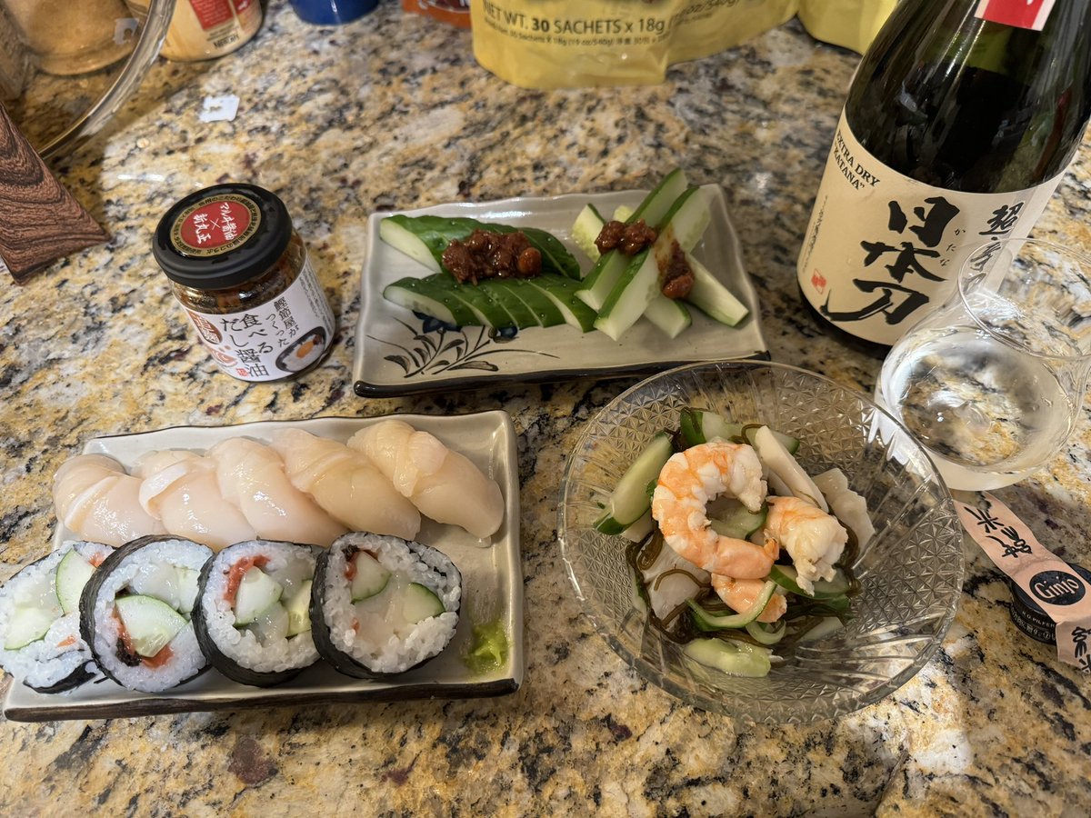 bobyosh's tweet photo. #本日の晩餐 
#きゅうりずくし 🥒

#家庭菜園 の #実り を
#家庭料理 で #堪能 ！

#食べるだし醤油 の
#もろきゅう

#海老 #烏賊 #帆立 
#具沢山 #もずく酢

 #梅しそ #ほたて 入り
#きゅうり巻き
を
#肴 に

#超辛口 #花の舞酒造 
#純米吟醸 
#日本刀 ( #かたな )

#ツイート しながらの
#晩酌 👍😊 https://t.co/i6kXJjXf7m