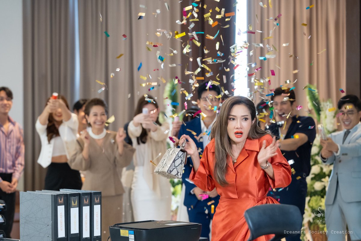 dreamerstv_th's tweet image. 🎉เก็บตกฉากเซอร์ไพร์สแสดงความยินดีกับคุณเพรา เจ้าของรางวัล Social Creator Award พร้อมปาร์ตี้แบบจัดเต็ม

📍แฟน ๆ ที่พลาดสามารถดูย้อนหลังทุกตอนได้ทาง #BUGABOOTV

#Ch7HDDramaSociety
#DreamersSocietyCreation