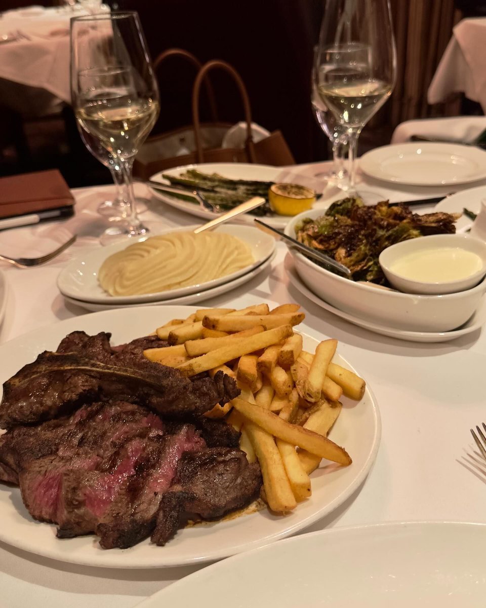 KeensDesign's tweet photo. 🍷🥩🥔 @hyssteakhouse #Vancouver 🇨🇦
🍴 #food #foodporn #yum #instafood #yummy #tasty #delish #delicious #foodpic #foodpics #foodgasm #foodie #foods #nutritious #vancouver #van24foodie #gastropost #dailyhivevancouver #dailyhivevan #v… https://t.co/pycA8qlcze https://t.co/JMj6JufTxX