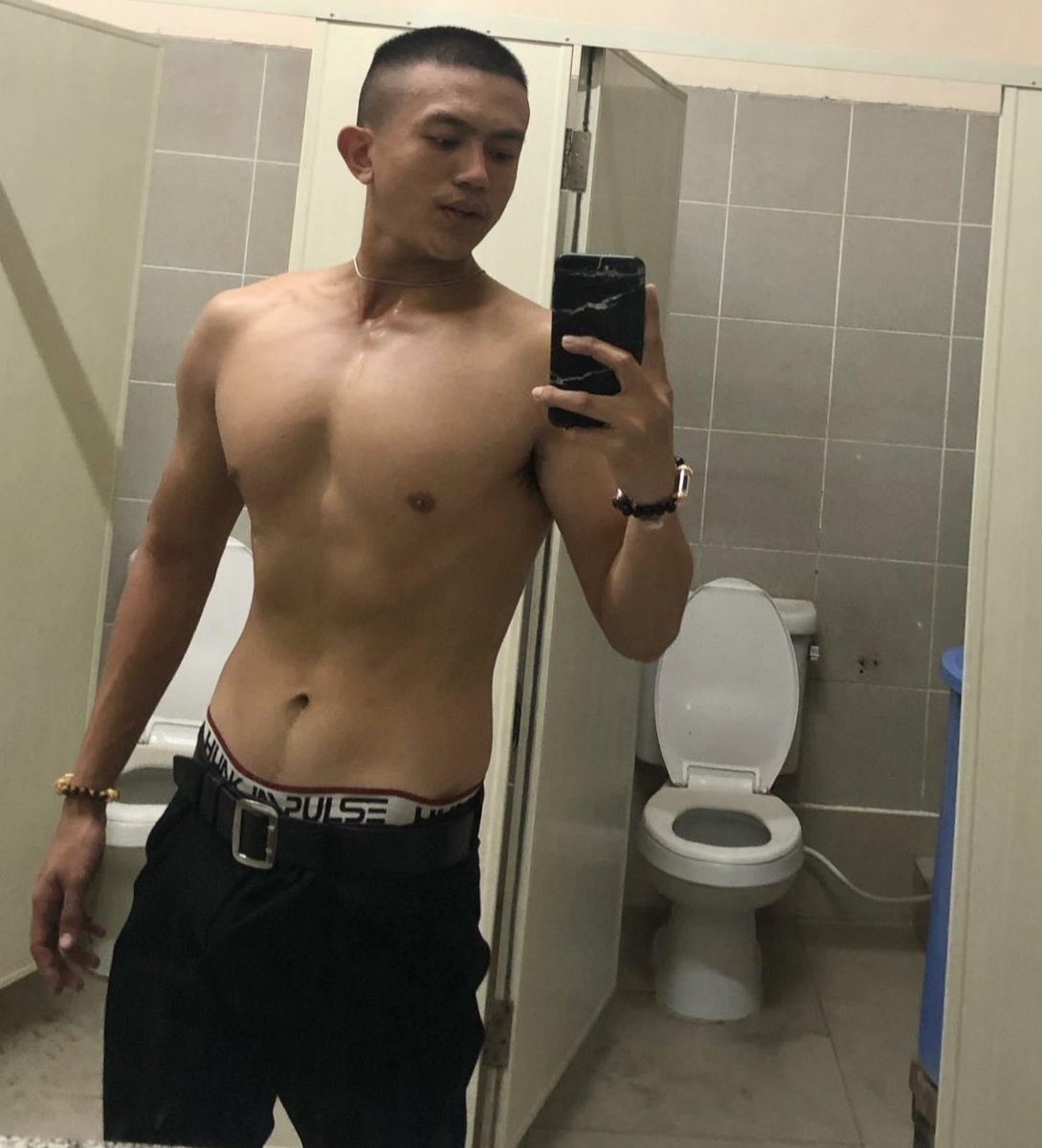 New_man61's tweet photo. ឃើញក្តហើយស្រៀវក្តិត🤤😁🥰 https://t.co/dZK4AcQoPn