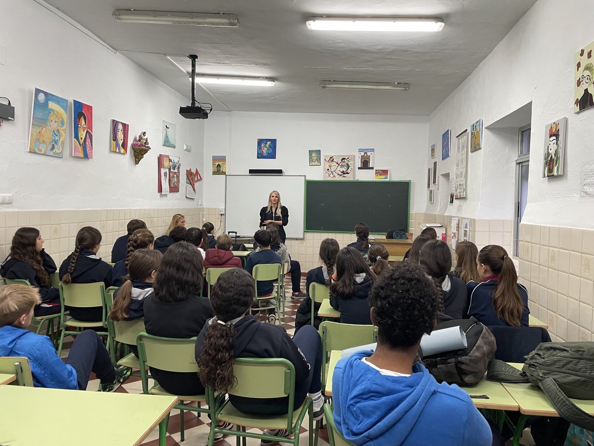 fedcsantaclara's tweet photo. Águeda y Lorena, dos empresarias locales, nos explican cómo funcionan  sus empresas.¡Gracias por compartir vuestras experiencias con nosotr@s! https://t.co/EmpLz1mCX6