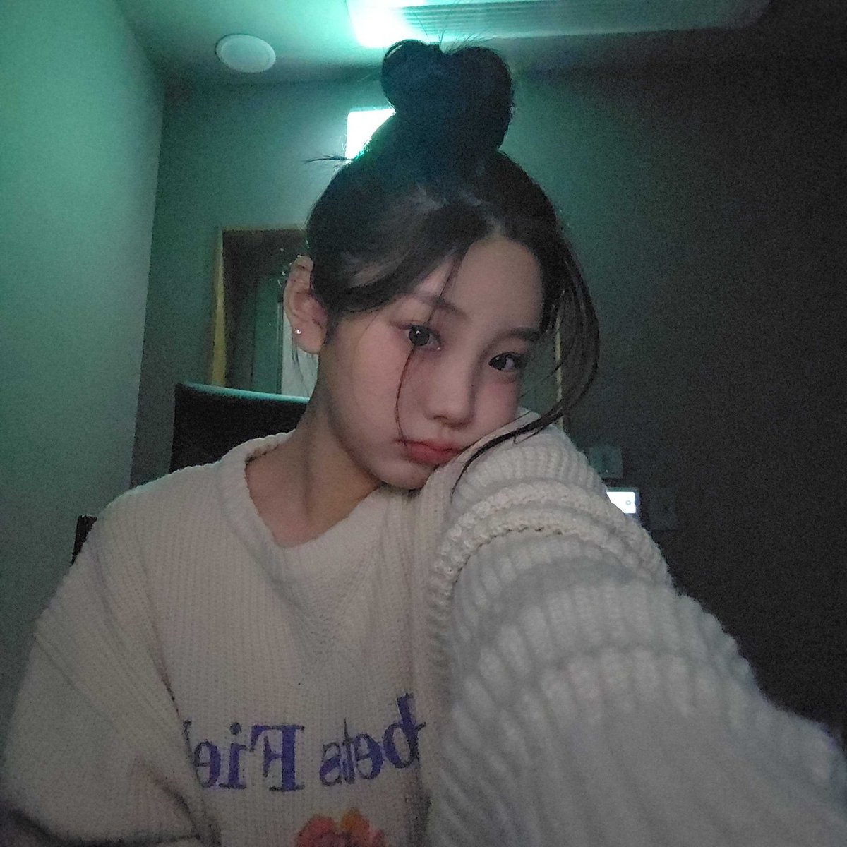 ILLIT_twt's tweet photo. 하트머리?! https://t.co/ymto1qUm5A
