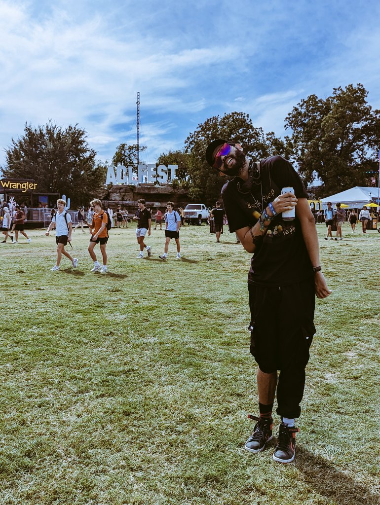 LJGray_56's tweet photo. #ACL2023 #Austin #liquiddeath #festival #LJGray #BluMonday https://t.co/h2oCFjLFPJ