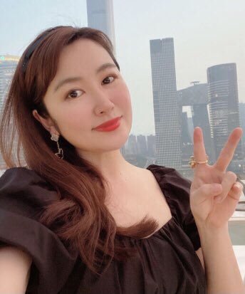 fdusho8's tweet photo. 愿这个秋天所有的遗憾，都是冬天惊喜的铺垫，愿以后的日子里，即使单枪匹马也能勇敢无畏❤ https://t.co/MzSMZDHvnj
