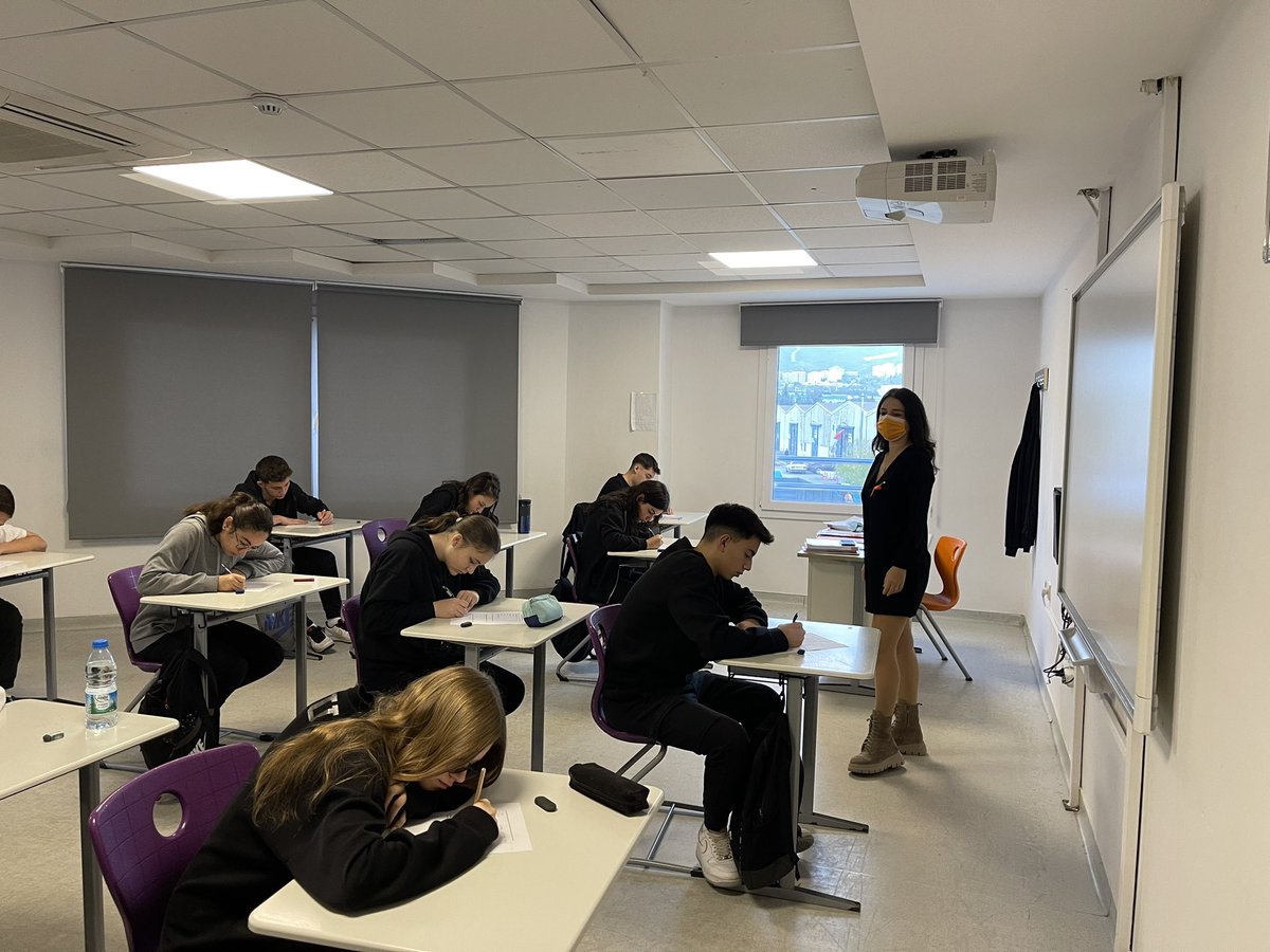 2-8 Kasım Lösemili Çocuklar Haftası başladı! Tüm öğretmenlerimiz ‘Biz de Lösemili çocukların yanındayız, turuncumuzla farkındayız.’ dedi ve derslere turuncu kurdeleleri ve turuncu maskeleri ile girdiler. #BizKazanacağızLÖSEV <a href="/losev1998/">LÖSEV</a>