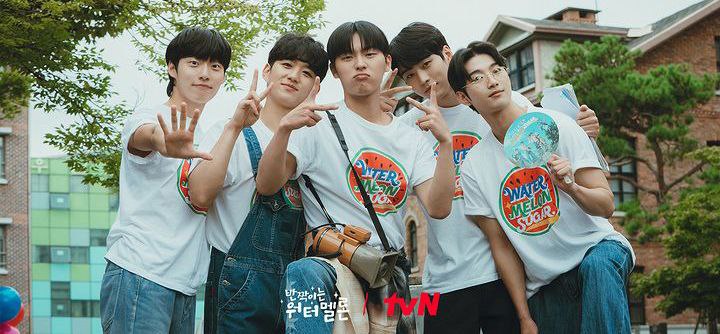 kdrama_menfess's tweet photo. •kdm• ⚠️🔥 Twinkling Watermelon 🔥⚠️

Barudak subak🍉 barudak well🤙🎸 https://t.co/EQswTZ0RZf