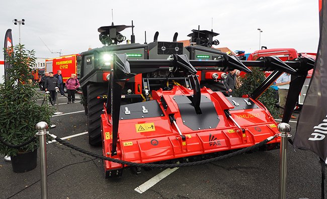 teambestioles's tweet photo. #MardiBestiole 🧵(1/3)
On vous présente #Superwolf 🐺 RH1 de chez #AlphaRobotics, le robot d'intervention tactique spécialisé dans les feux de 🌲 et de végétation.
Poids/charge de remorquage : 14 t./40 t.
V_Max : 7 km/h
Propulsion hybride diesel #Deutz TCD 4.1 L4 et⚡️110 kW
👇 https://t.co/7KEHYBAwAP