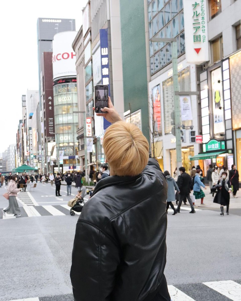 JJHLOOKS's tweet photo. street strolling with jaehyun https://t.co/3uvF0FFjpJ