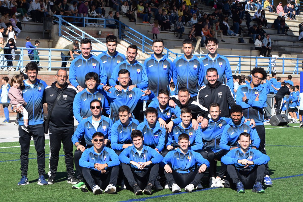 CFAEspluguenc's tweet photo. La banda del patio 😂

El primer equip us espera aquest diumenge (12 h) al Salt del Pi d’#Esplugues! 

Partit molt important a #2cat3 per poder confirmar la bona dinàmica ✌🏻

#SomEspluguenc | #Futbolcat https://t.co/Az3FPfJtbN