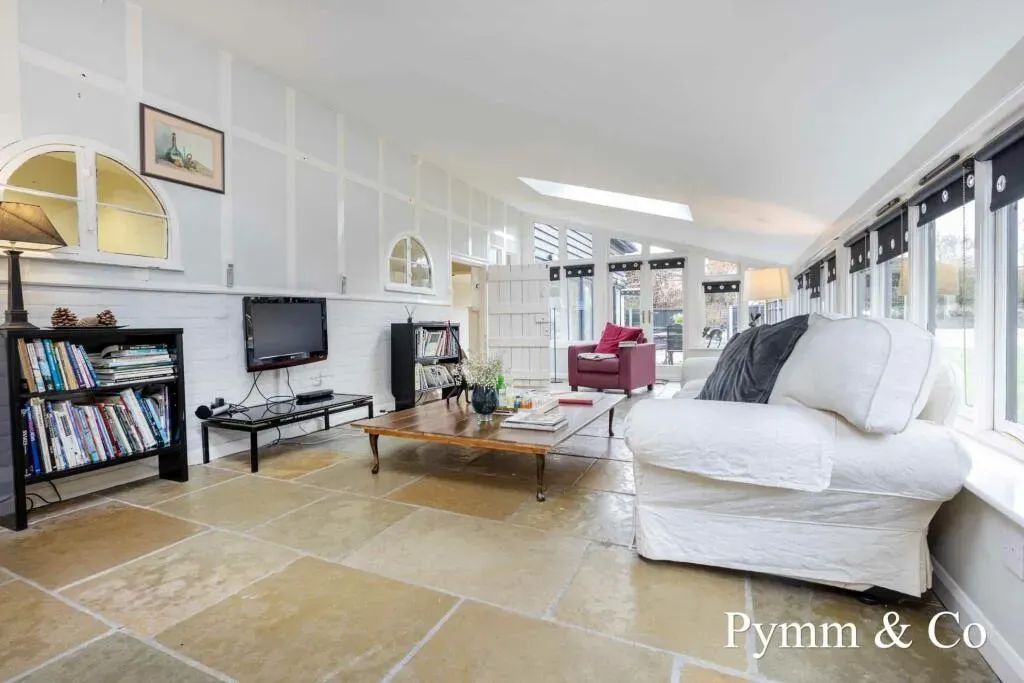 pymmandco's tweet photo. ➡️ NO ONWARD CHAIN-Cargate Lane, Saxlingham Thorpe near #norwich 
✅ An Extremely Versatile Four Double Bedrooms Detached Coach House
✅ Call 01603 305805 to arrange a viewing 
See the full, details here⬇️ 
https://t.co/34Q05ItA2J https://t.co/MScNNZIY7t