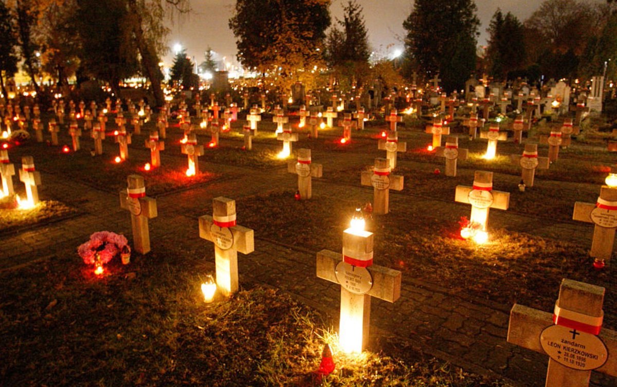 Today is All Souls' Day. This day developed in the Middle Ages as a time for comfort and connection between the living and the dead: a day to ensure no one was left alone in death, and to reassure the living of their place within a vast community of souls. unherd.com/2020/11/how-we…