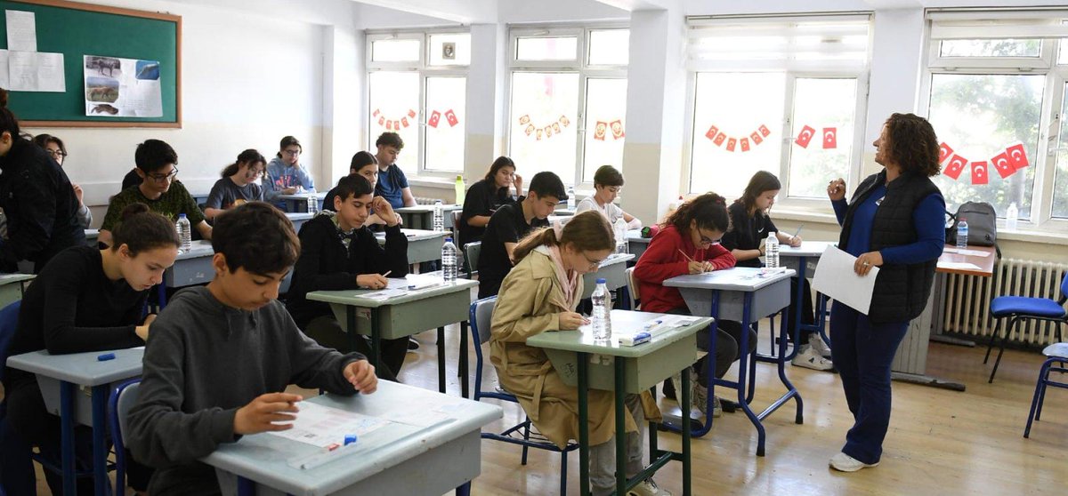 LGS Merkezî Sınavı 2 Haziran’da Yapılacak

Bakan <a href="/Yusuf__Tekin/">Yusuf Tekin</a>: Bu kararımızla öğrencilerimizin sınava bayram öncesinde girmelerini, daha da önemlisi öğrenci ve velilerimizin hem bayram hazırlıklarını hem de yaz tatili planlamalarını yaparken zihnen daha rahat olmalarını istedik.