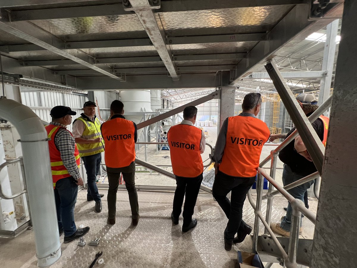 export_grain's tweet photo. Good day for the DTI to visit. In goes the protein equipment, one step closer to high protein concentrates. #SAgrown #valueadd https://t.co/bW555fuLDc
