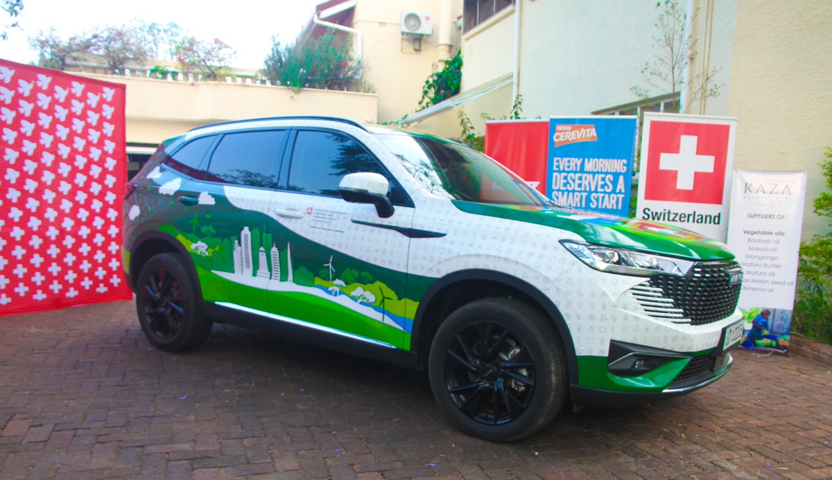 SwissEmbZim's tweet photo. Last Thursday, at the #SwissNight reception, @DerwinGraphics the talented artists who won the Embassy hybrid vehicle design competition received his prize frm @gemmamusic_. Thanks to Derwin for the amazing talent. Car looks incredible &amp; is turning heads in #Harare😀. #GreenEnergy https://t.co/pYpHwfUyRF