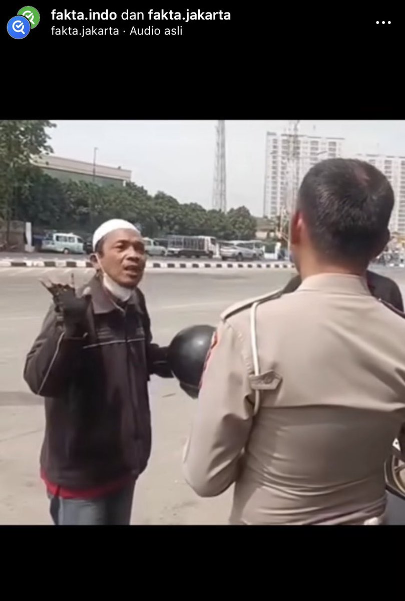 txtdrbekasi's tweet photo. Jauh jauh dari Babelan ke Jakut, Bapak ini kena tilang Uji Emisi

Bapaknya “Saya beli beras aja tak bisa”

Stnk, surat-surat dan perlengkapan motor serta berkendara padahal sudah lengkap

Njir 💔💔 https://t.co/GwdWTnEexI