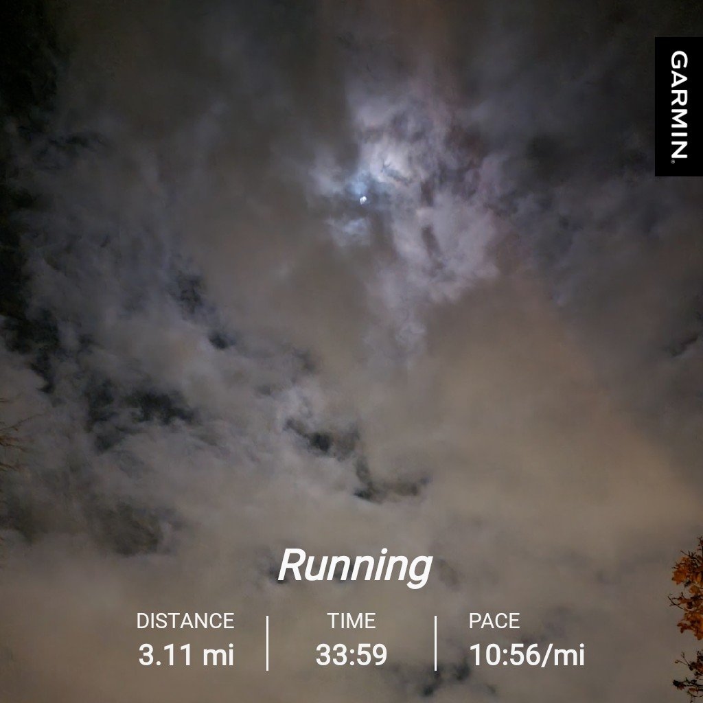 MedalChasers's tweet image. First run of November, although it felt more like December! Not ready for 31 degrees (feels like 26)!  Hoping fall comes back for a little while! But I did love the quiet and the cool sky this morning!

#riseandrun #novemberrunning #fallrunning #morningmiles #medalchasers #run