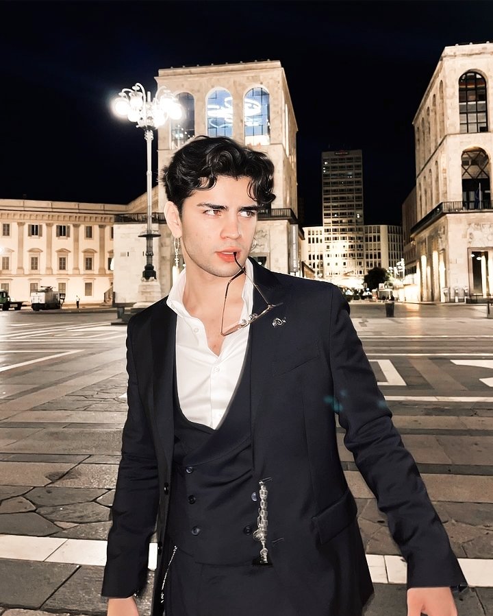 Gemxnorum's tweet photo. ¡HBD AARON MERCURY! ✨
Te deseo un muy buen feliz cumpleaños, patroncito. Espero que la pases súper, y que la vida te colme de éxitos y muchas bendiciones. Te queremos muchísimo. ❤️✨ https://t.co/gari6EZMku