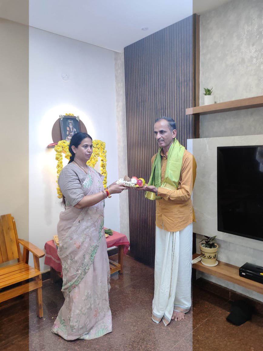 HebbalkarMrinal's tweet photo. Conducted a housewarming ceremony at the government residence of Minister Smt. Laxmitai Hebbalkar, which has been allocated by the district administration in her capacity as the Udupi district incharge minister.

@laxmi_hebbalkar @mrinalhebbalkar #nammaudupi #housewarming https://t.co/F9AxZuhsow