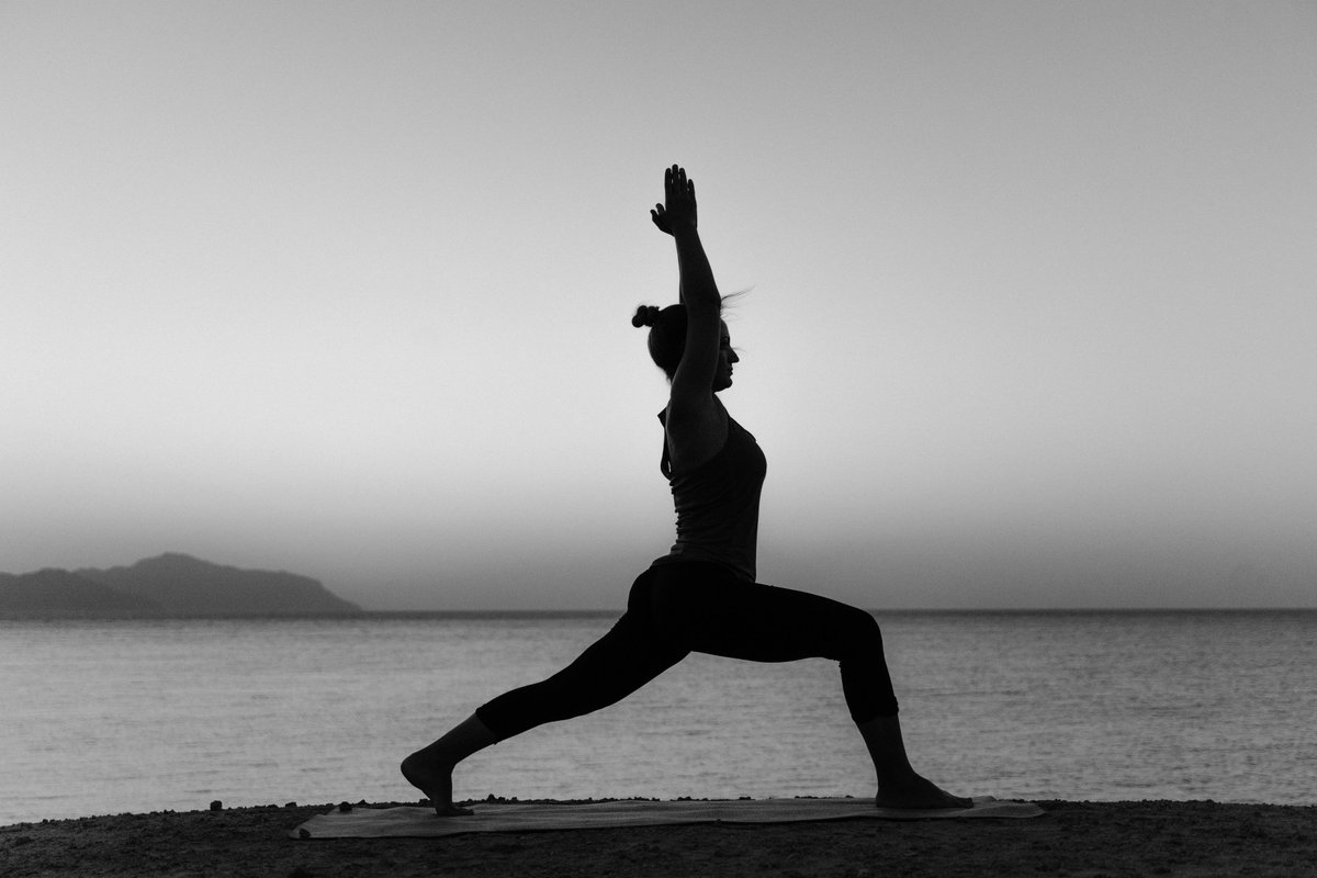TheYogaJourney's tweet photo. Today, let's break down the Warrior II pose. Achieve strength and balance with this empowering yoga asana. Here's how to do it right! ๐ช #YogaPoses #WarriorII #TheYogaJourney https://t.co/vLKD2fruwf